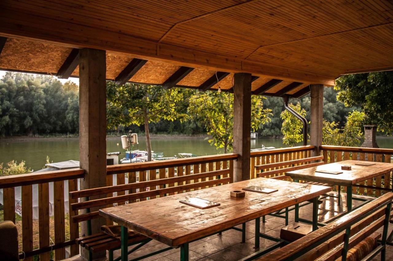 Captain'S House By The Danube River Cerevic Ngoại thất bức ảnh